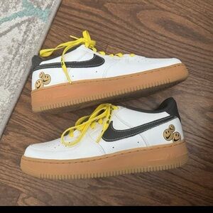Kids Unisex Air Force 1 special edition shoe size 7Y only worn 1 week